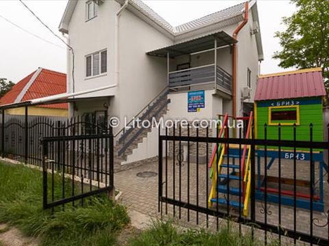 Лебедівка, гостьовий будинок "Бріз"
